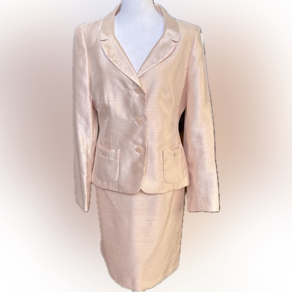 Pink 2-Piece LeSuit Suit, Size 10.